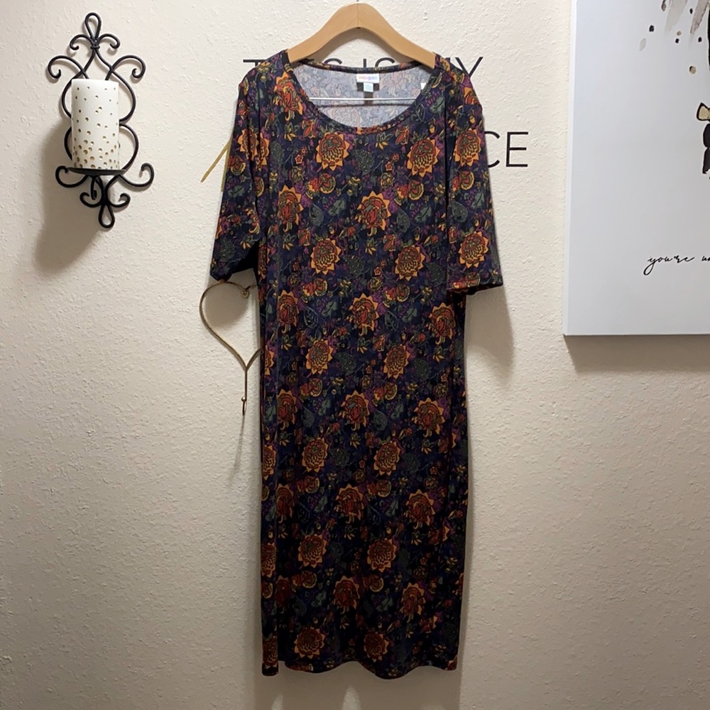 Beautiful short sleeve dress.